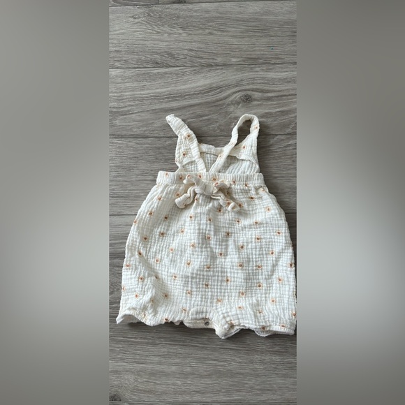 Various Rompers 6-12M - Picture 7 of 9